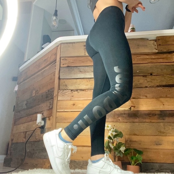 Nike Leggings 🛸 - Picture 4 of 5